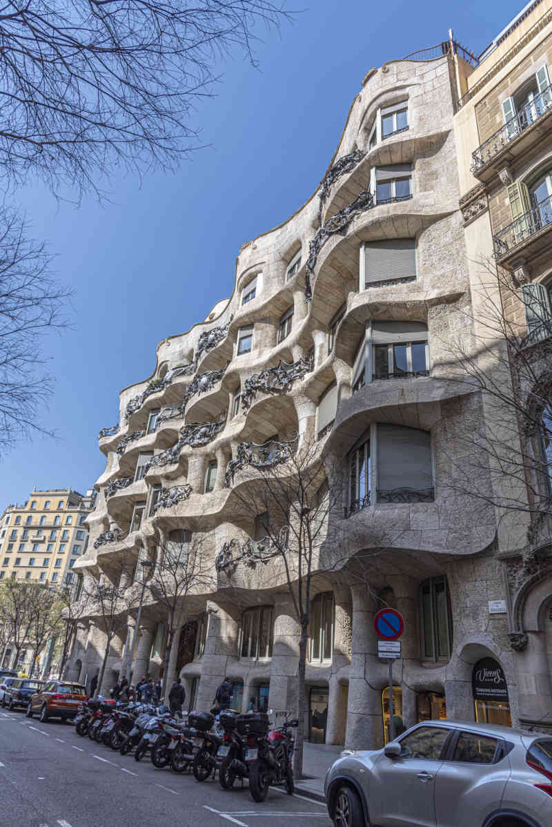05 - Barcelona - Gaudí - Casa Milà o la Pedrera.jpg